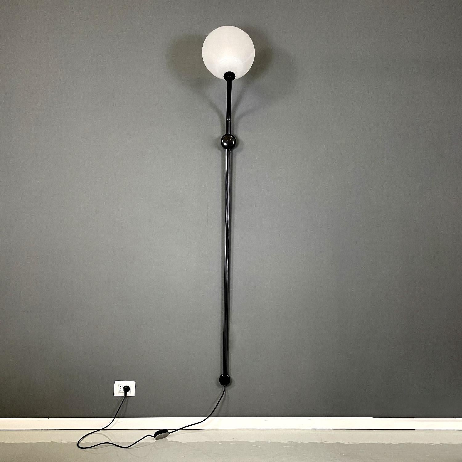 Italian modern applique Parter by Achille Castiglioni for Flos, 1970s
Wall sconce mod. Parter. The structure is in gunmetal gray painted metal with a glossy finish and is composed of a central stem with two round components: one at the base and one