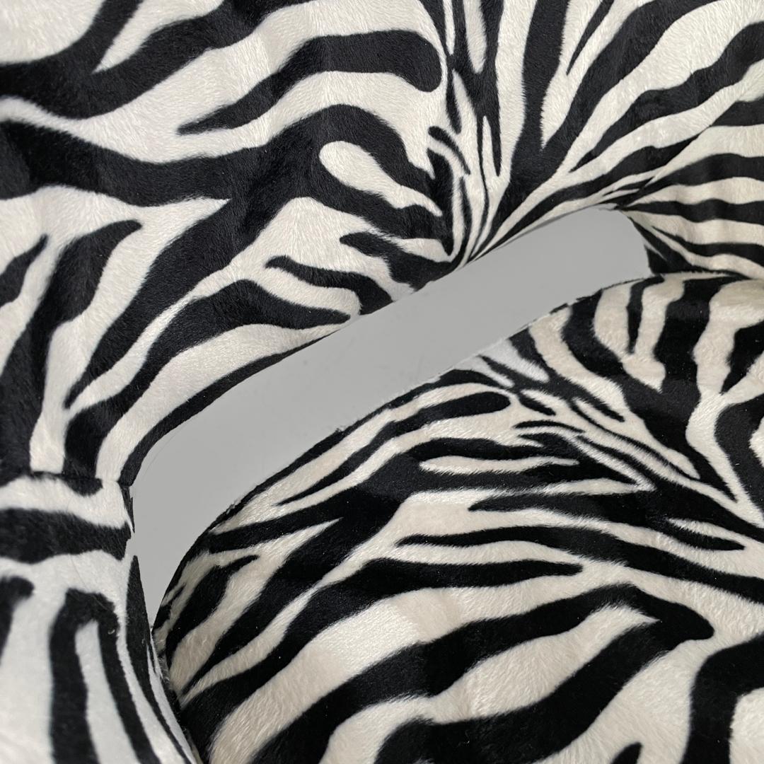 Italian modern armchair in black and white zebra fabric and black metal, 1970s For Sale 6