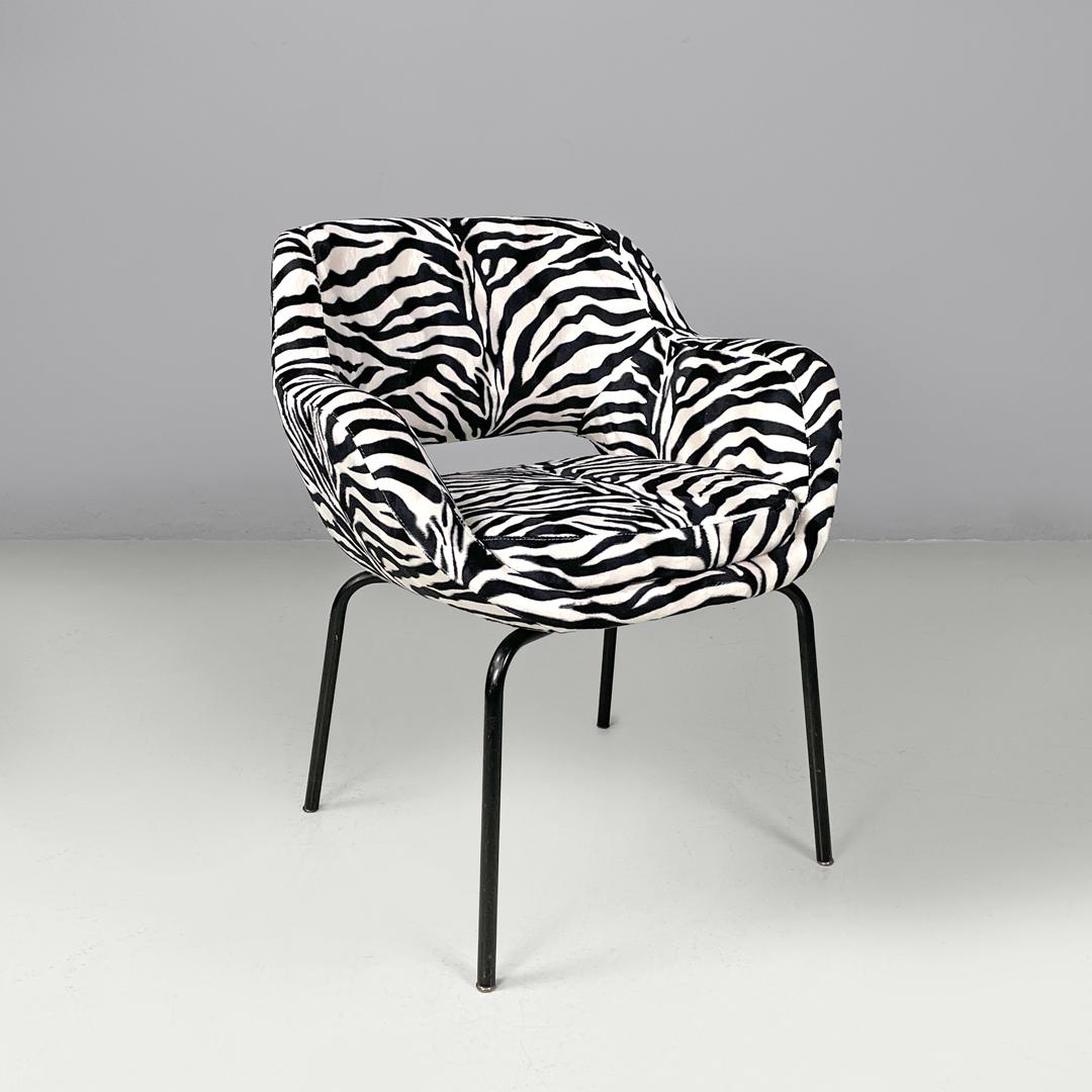 Italian modern armchair in black and white zebra fabric and black metal, 1970s
Tub chair with armrests. The seat and backrest are padded and covered in black and white zebra fabric. The round legs are in black painted metal with round metal