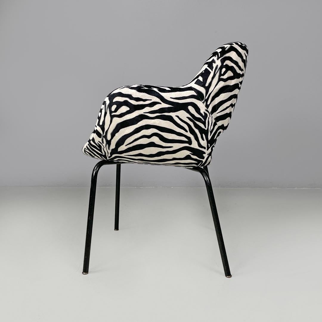 Italian modern armchair in black and white zebra fabric and black metal, 1970s In Good Condition For Sale In MIlano, IT