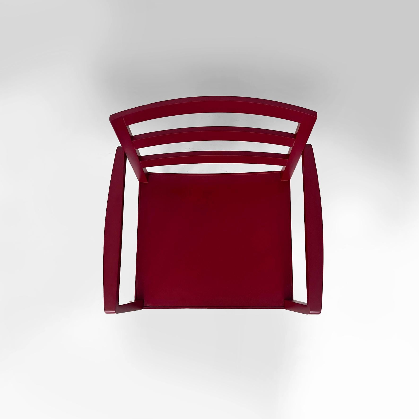 Moderner italienischer Sessel aus burgunderfarben lackiertem Holz, 1980er Jahre im Angebot 2