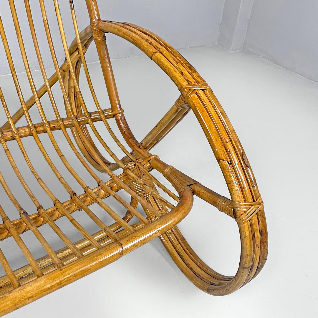 Fauteuil moderne italien en rotin avec accoudoirs et structure arrondis, 1970 en vente 9