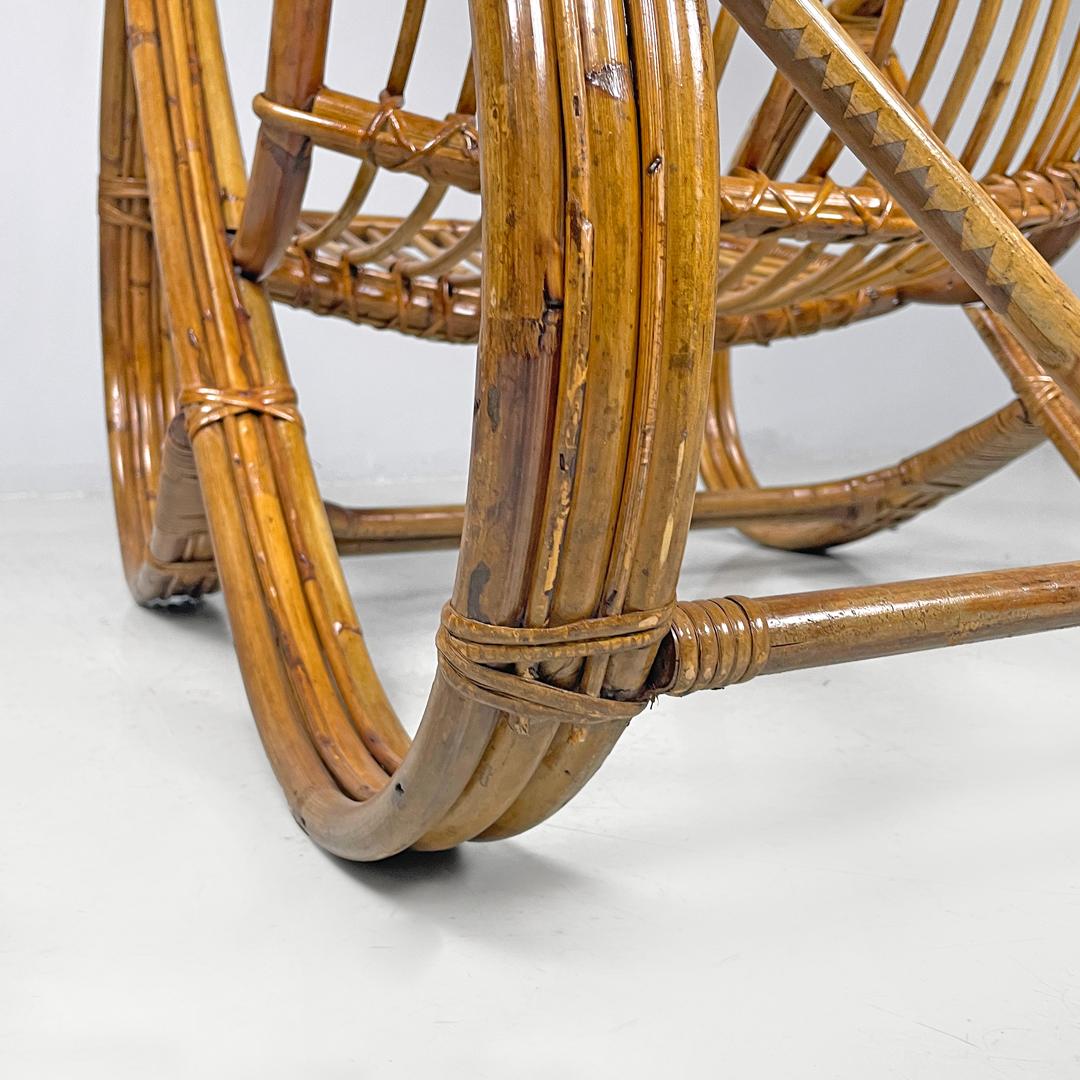 Fauteuil moderne italien en rotin avec accoudoirs et structure arrondis, 1970 en vente 14