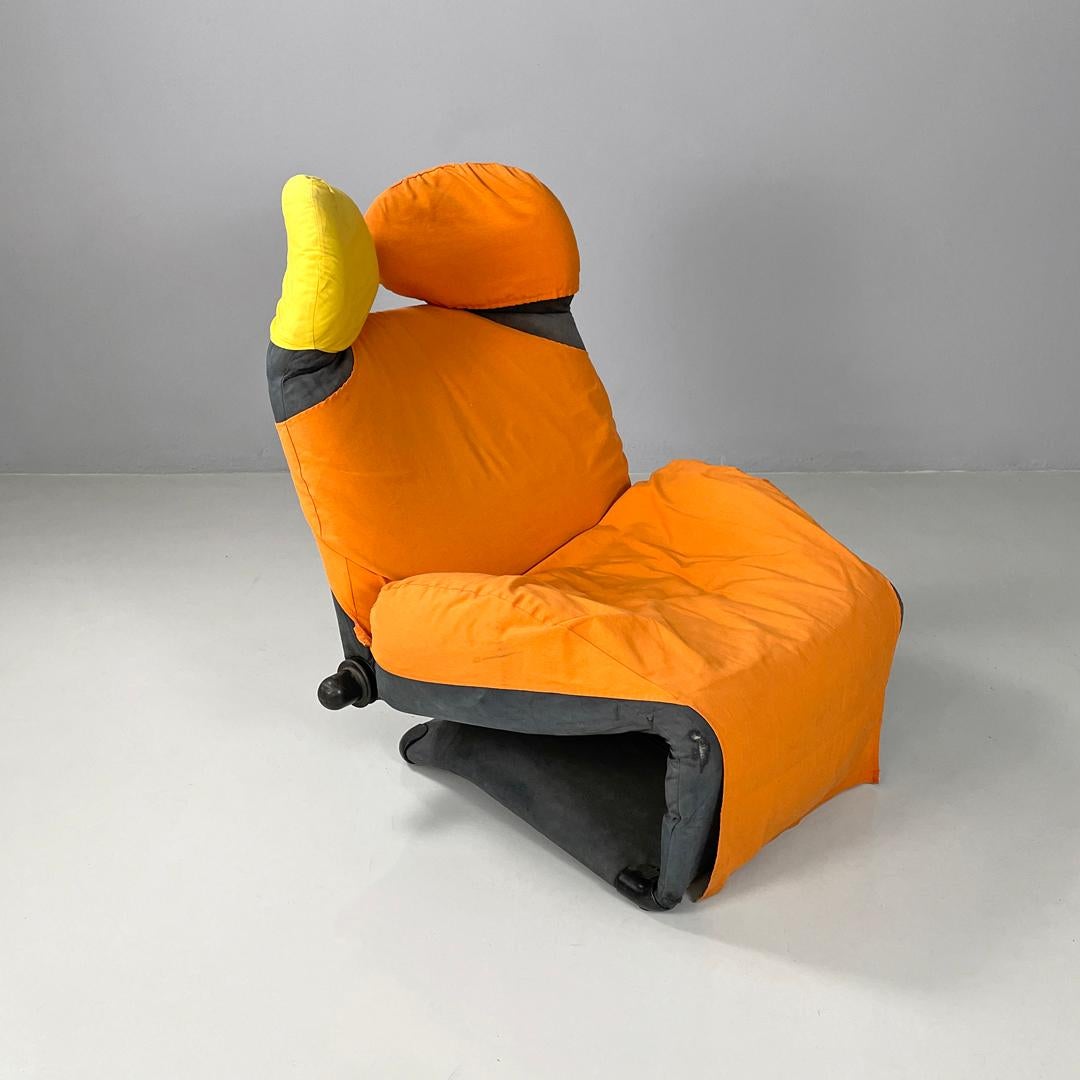 Moderner italienischer moderner Sessel oder Chaiselongue Wink Toshiyuki Kita für Cassina, 1980er Jahre
Sessel oder Chaise Longue mod. Wink lehnbar und ausziehbar. Die Struktur folgt weichen, geschwungenen und einladenden Linien, die Rückenlehne