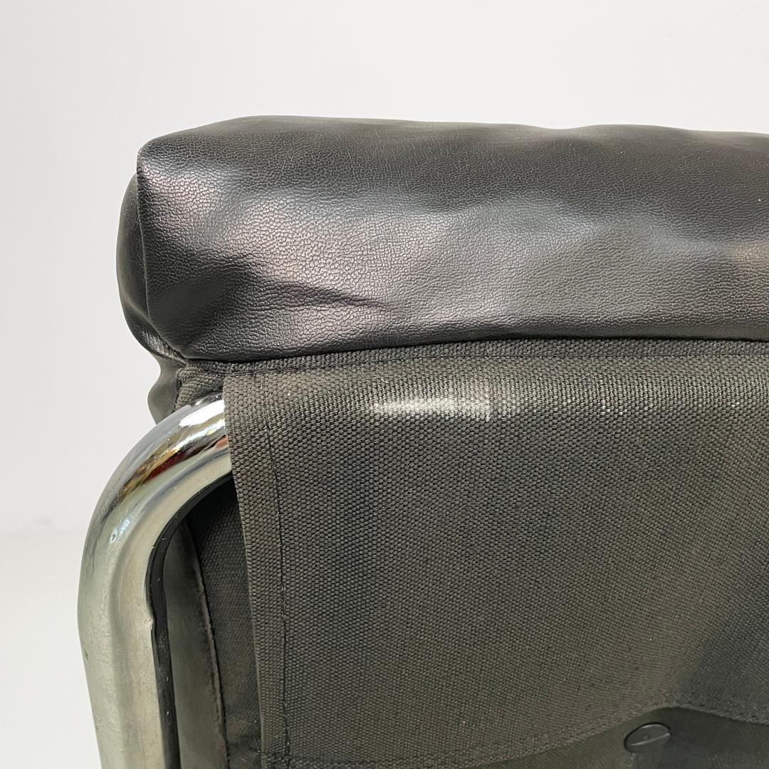 Italian modern armchairs in tubular metal and black synthetic leather, 1970s en vente 3