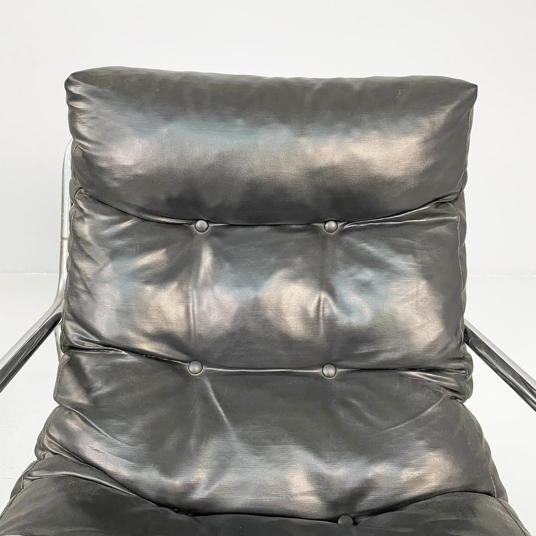Italian modern armchairs in tubular metal and black synthetic leather, 1970s
Pair of black synthetic leather armchairs. A single padded cushion with eight buttons forms the seat and backrest; the back is upholstered in black fabric. The frame is