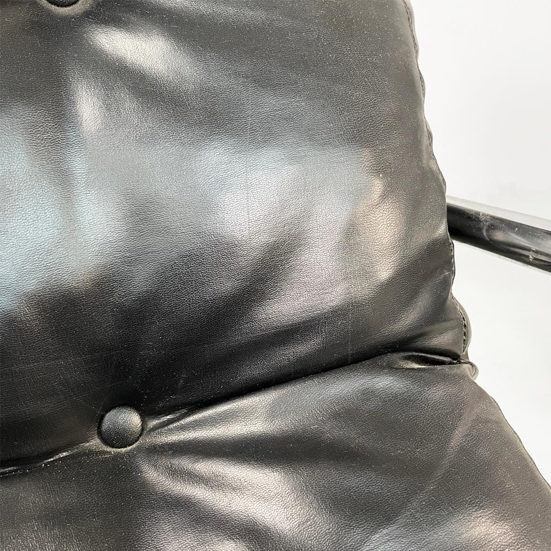 italien Italian modern armchairs in tubular metal and black synthetic leather, 1970s en vente