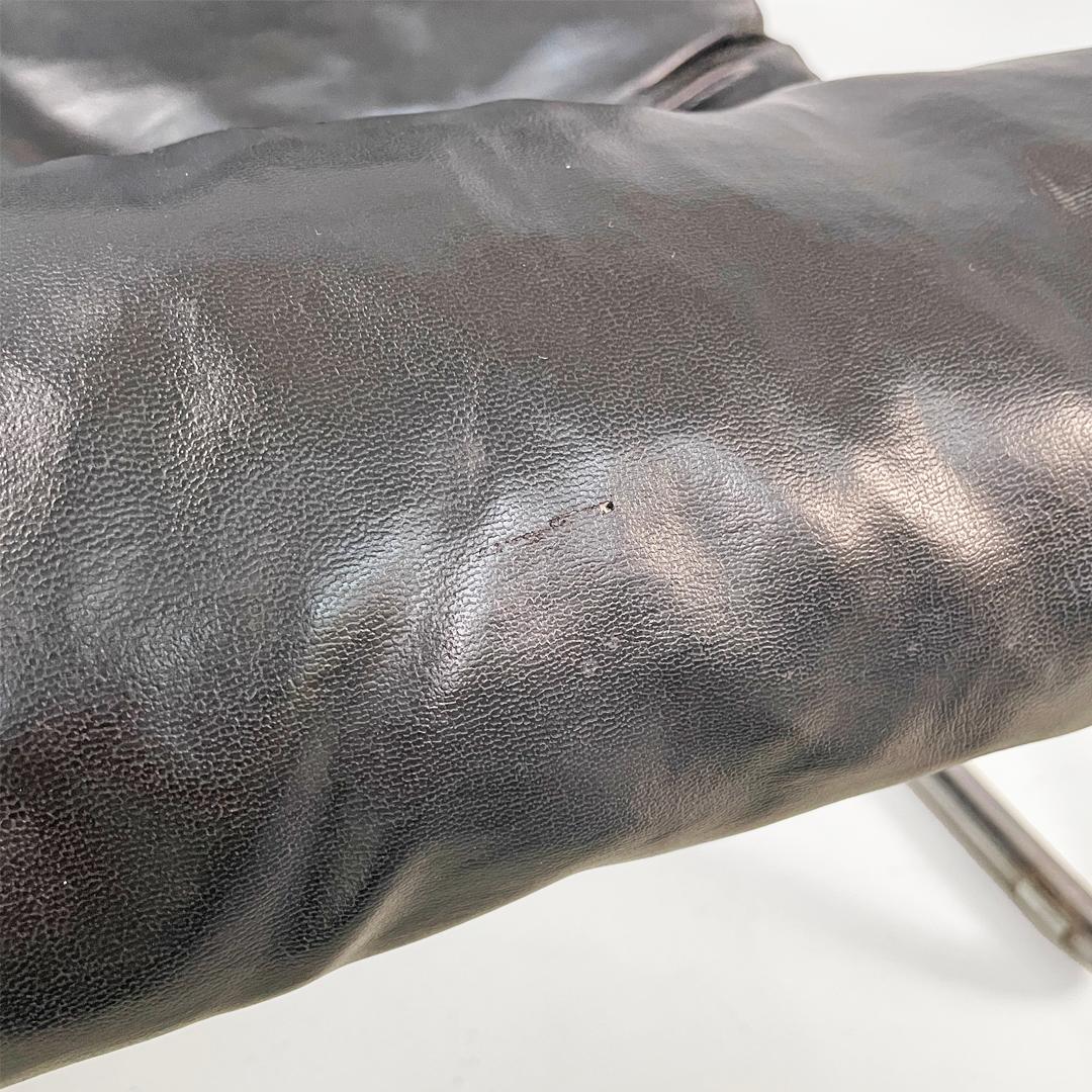 Fin du 20e siècle Italian modern armchairs in tubular metal and black synthetic leather, 1970s en vente