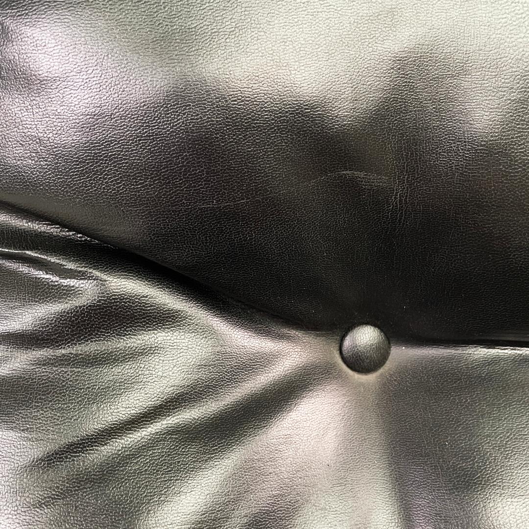 Imitation cuir Fauteuils modernes italiens en métal tubulaire et cuir synthétique noir, 1970 en vente