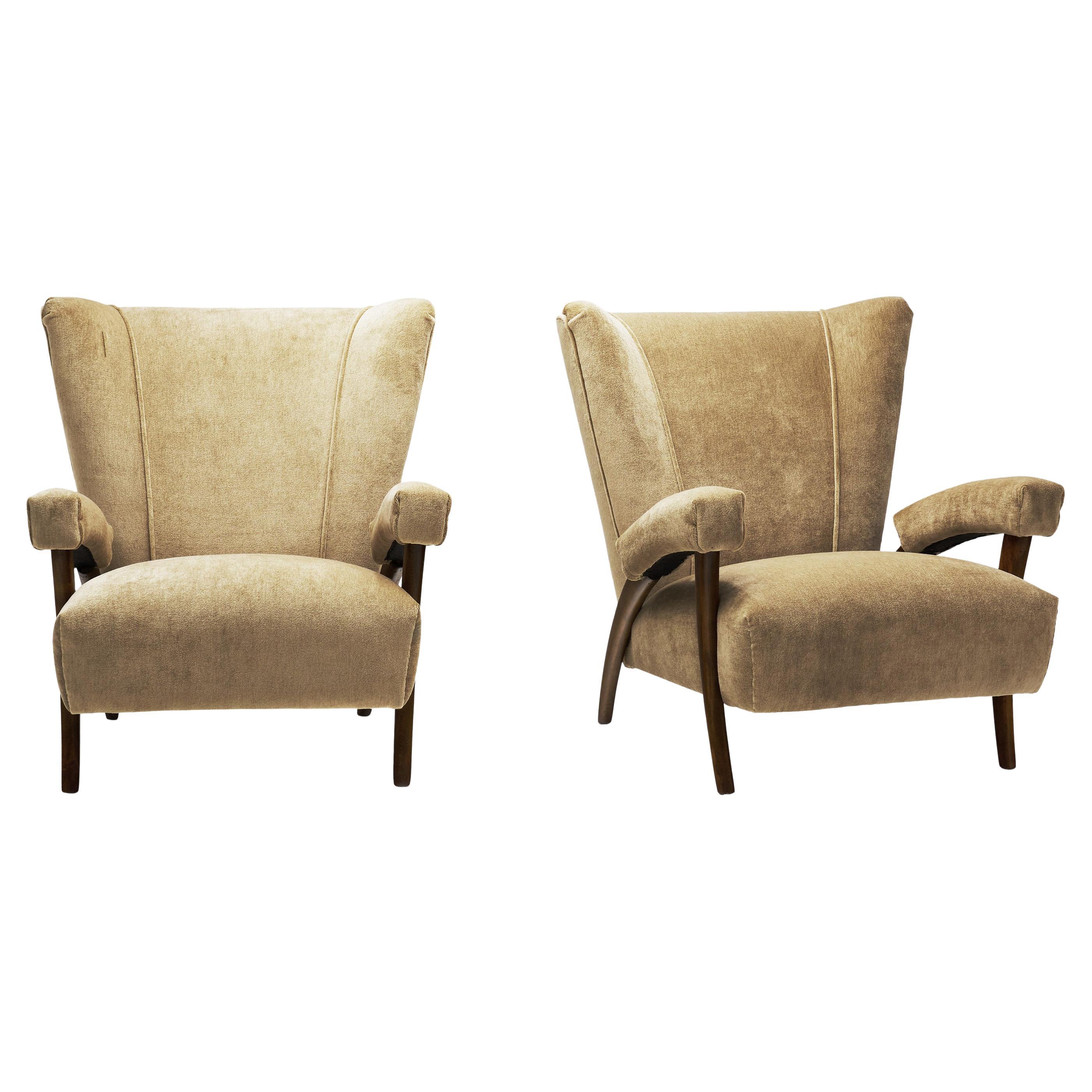 Italian Modern Armchairs with "Tusk" Legs by Paolo Buffa (attr.), Italy 1950s For Sale