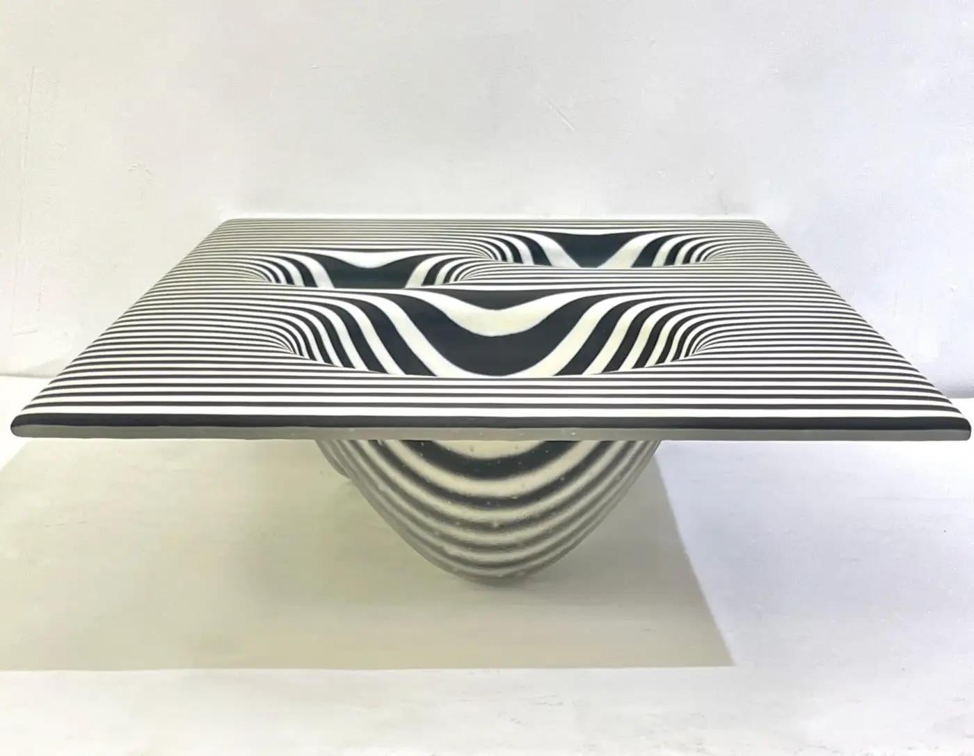 Art moderne italien, vase organique en verre de Murano à rayures noires et blanches en vente 4
