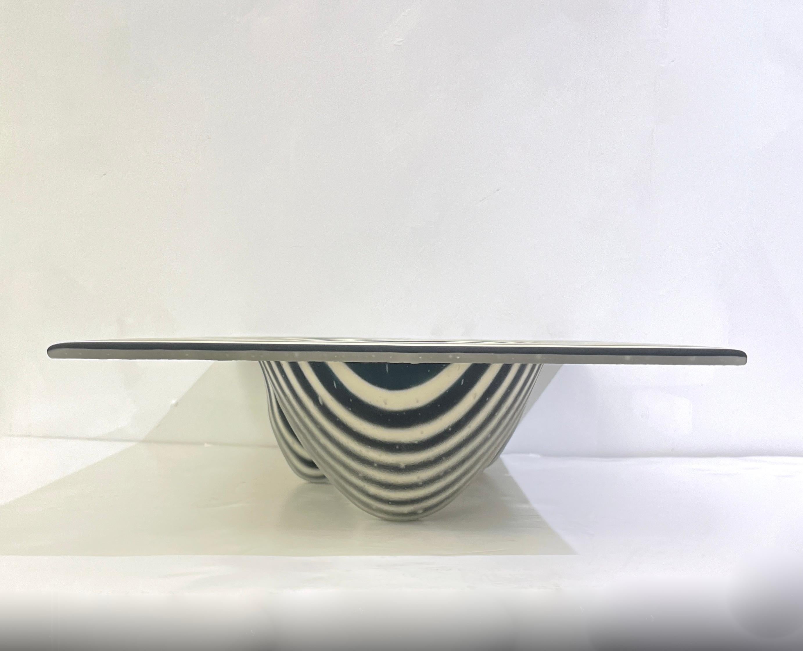 Italienische Moderne Kunst Schwarz Weiß Streifen Murano Glas Organische Vase Tafelaufsatz im Angebot 5