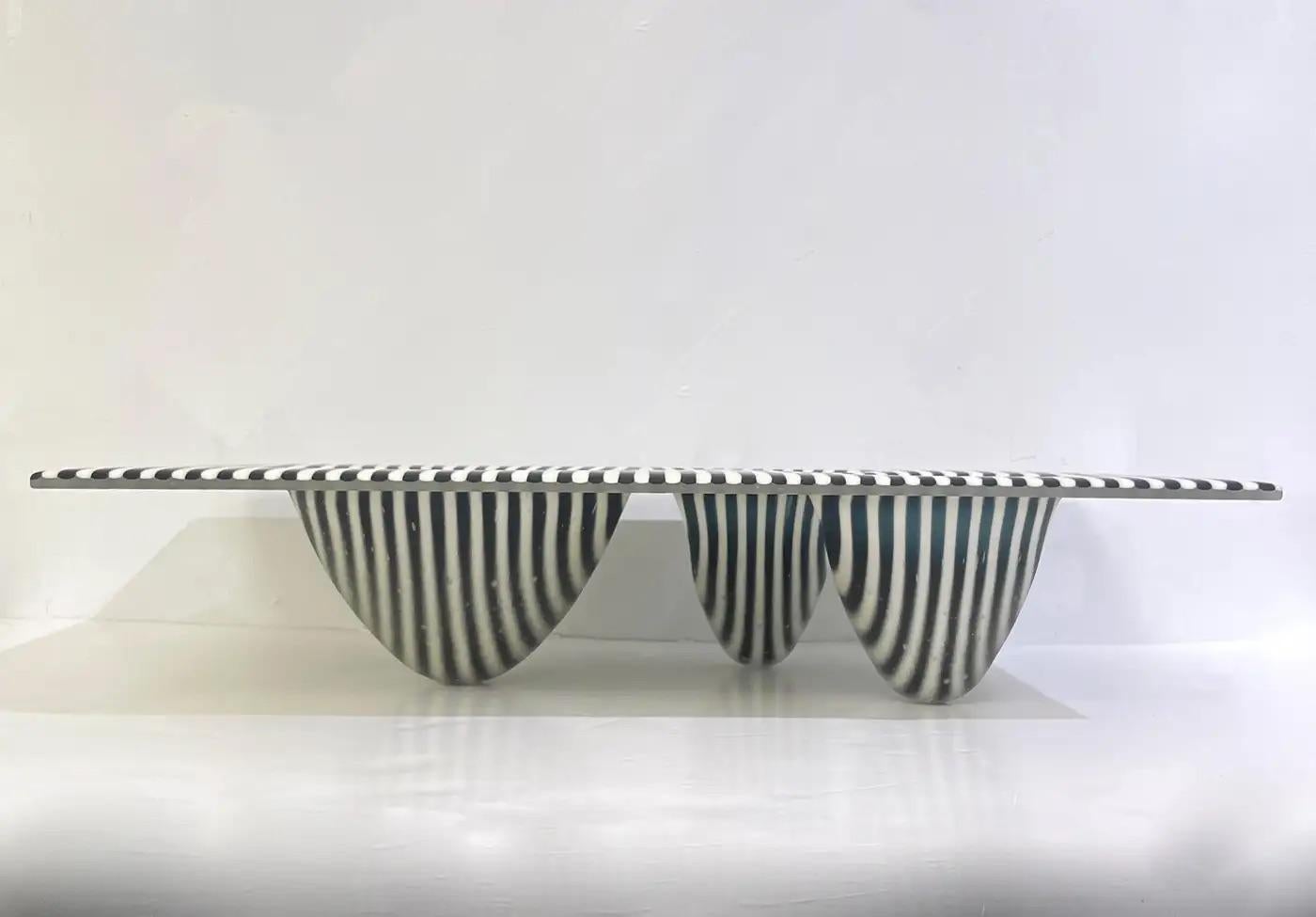 Art moderne italien, vase organique en verre de Murano à rayures noires et blanches en vente 2