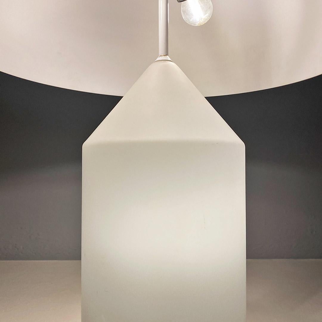 Lampe de table moderne italienne Atollo en verre opalin, Vico Magistretti pour Oluce, 1969 en vente 4