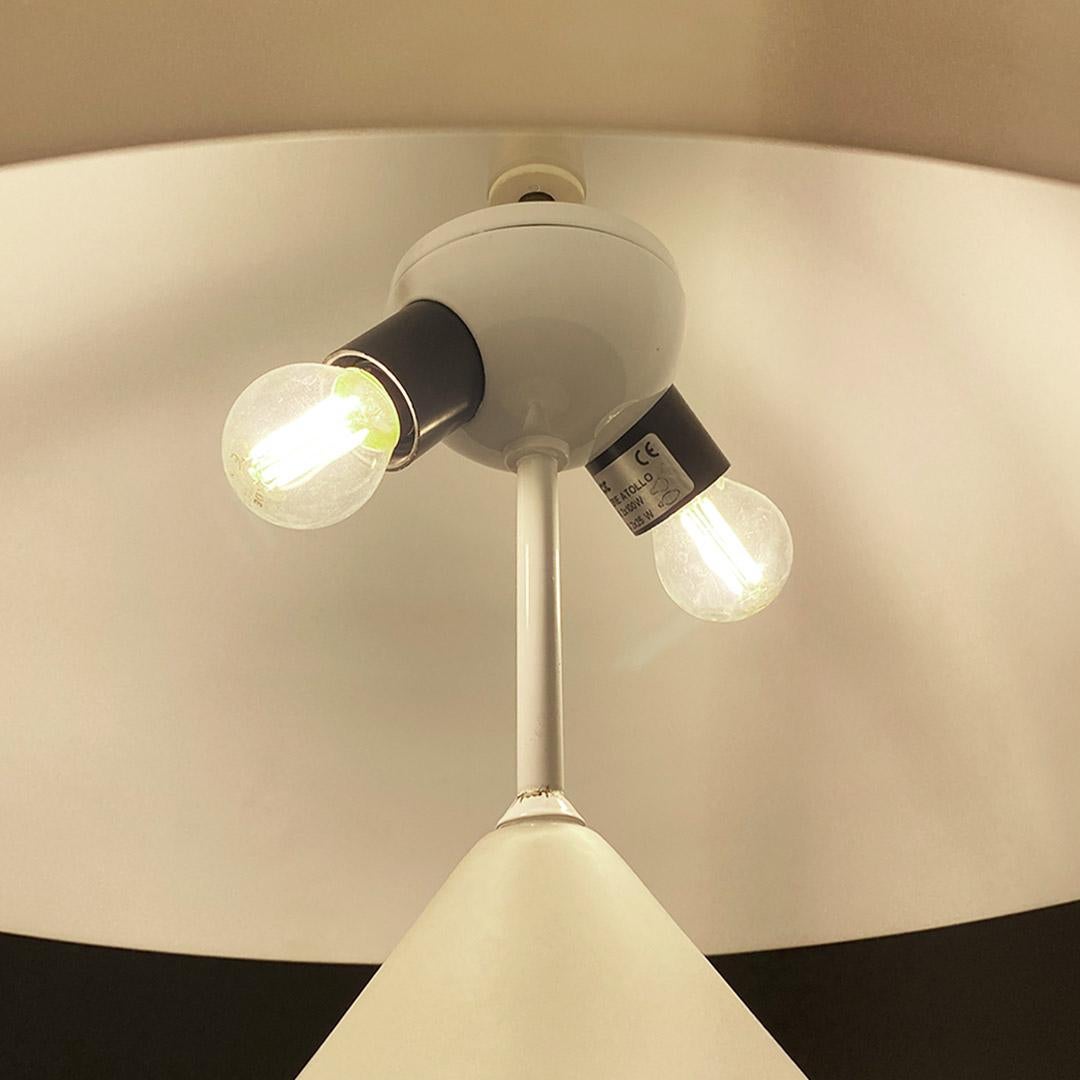 Lampe de table moderne italienne Atollo en verre opalin, Vico Magistretti pour Oluce, 1969 en vente 5