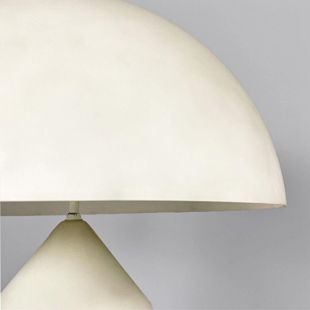 Lampe de table moderne italienne Atollo en verre opalin, Vico Magistretti pour Oluce, 1969 en vente 7