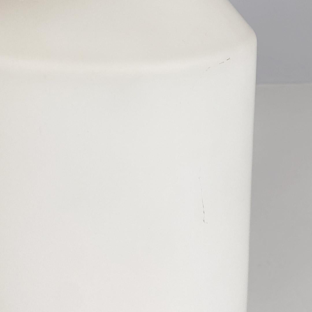 Lampe de table moderne italienne Atollo en verre opalin, Vico Magistretti pour Oluce, 1969 en vente 8