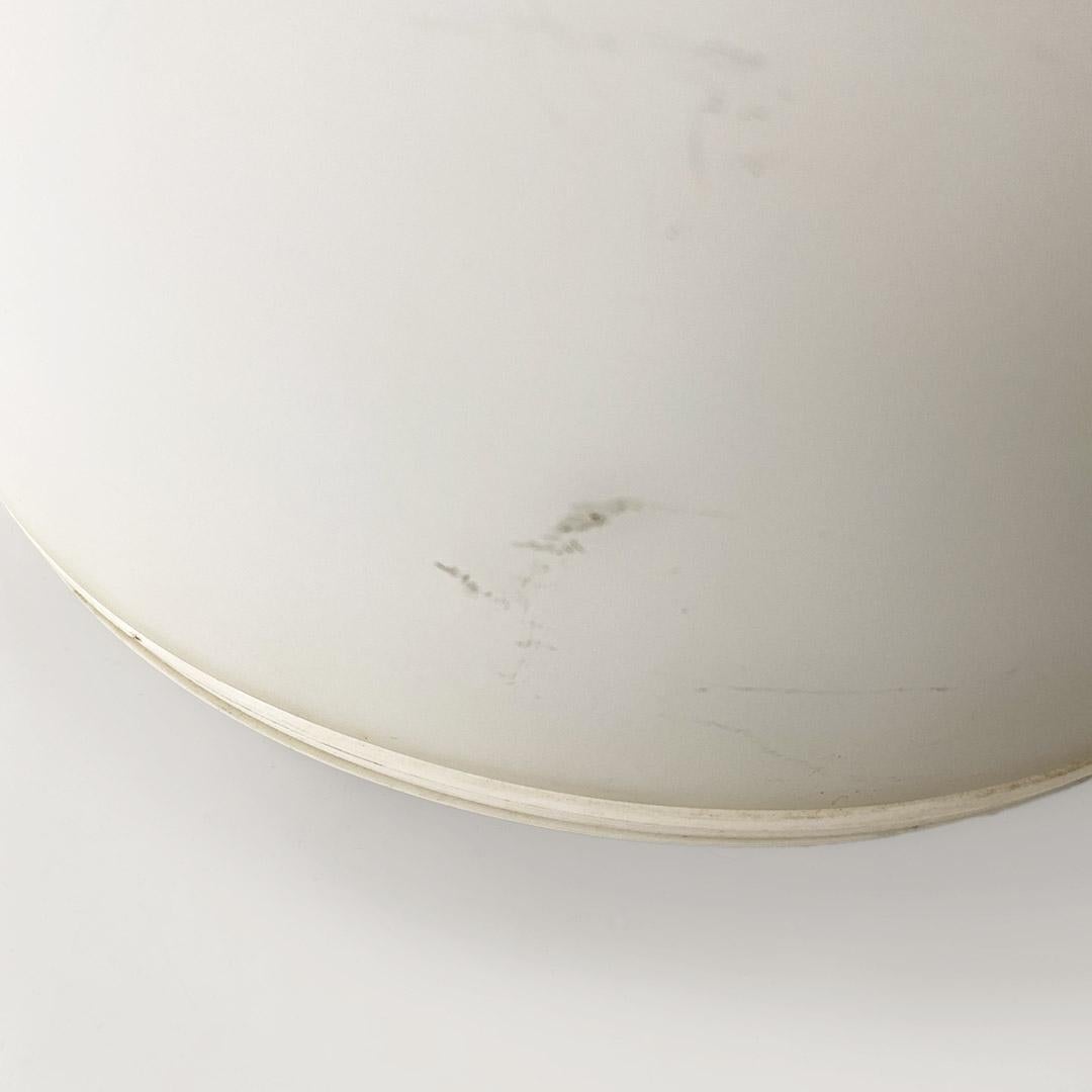 Lampe de table moderne italienne Atollo en verre opalin, Vico Magistretti pour Oluce, 1969 en vente 10