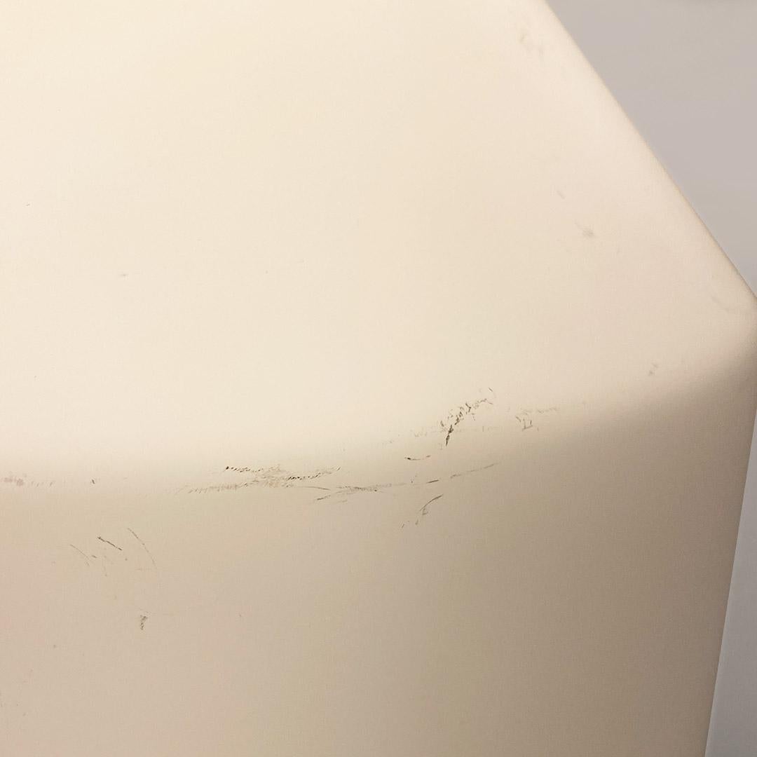Lampe de table moderne italienne Atollo en verre opalin, Vico Magistretti pour Oluce, 1969 en vente 12