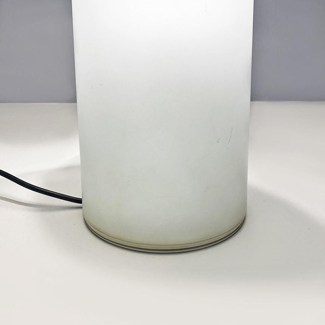 Lampe de table moderne italienne Atollo en verre opalin, Vico Magistretti pour Oluce, 1969 en vente 3