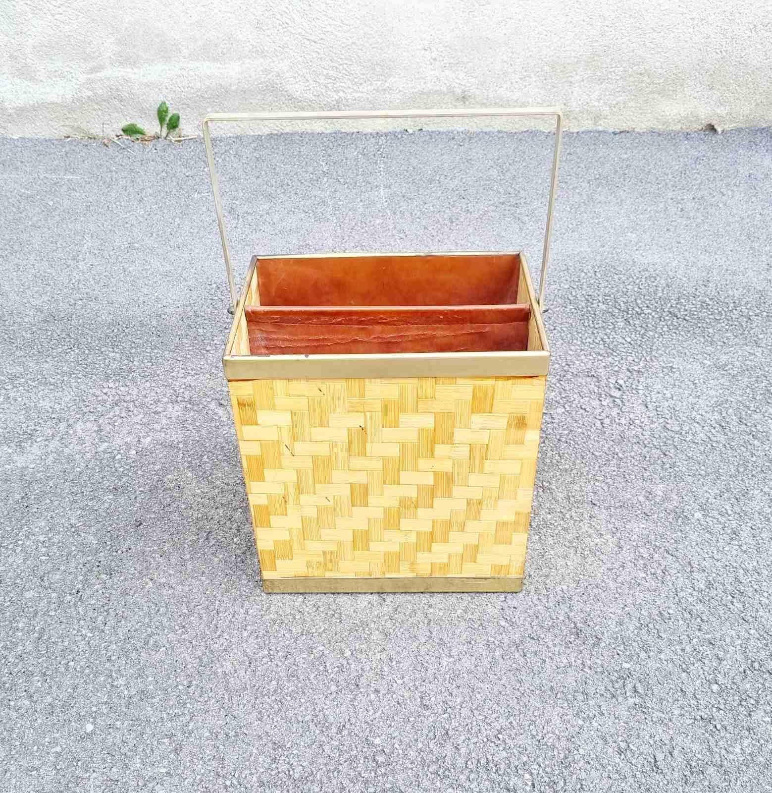 Italiano Portariviste moderno in bambù e ottone, Italia 70 in vendita