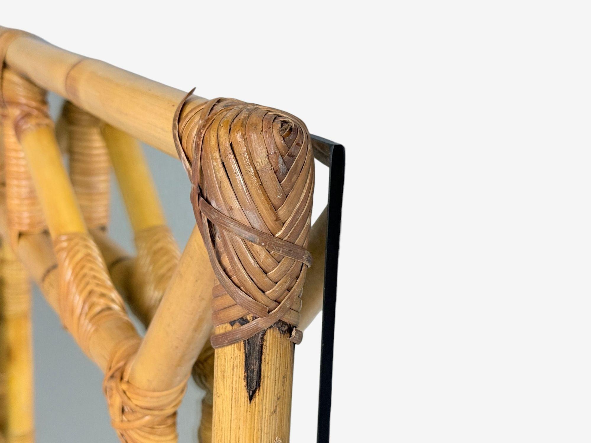 Miroir mural moderne italien en bambou et verre, Italie, années 1950 en vente 1