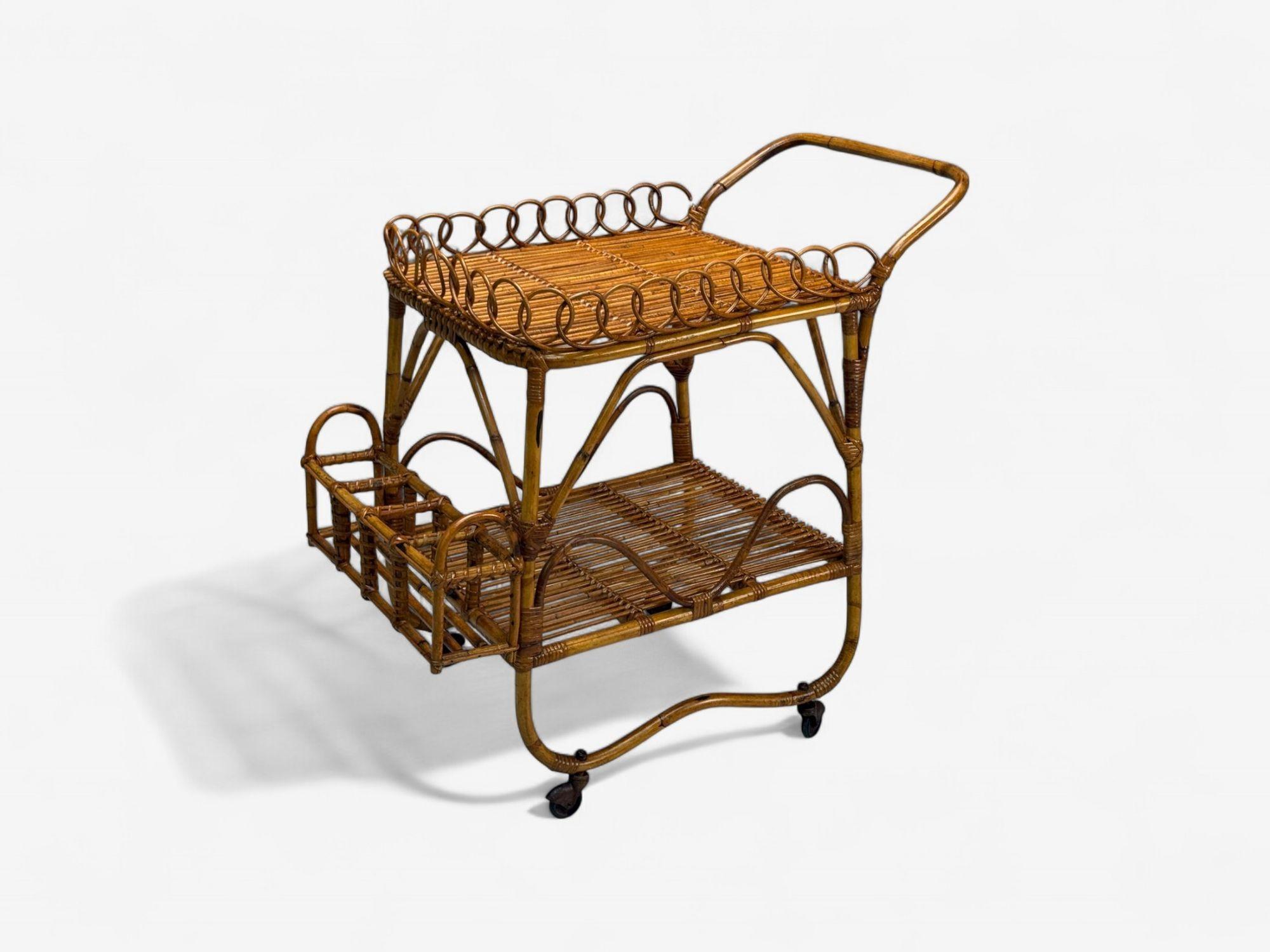 Chariot de bar en bambou, rotin et métal, Italie, années 1960

Chariot de bar roulant à deux niveaux, en bambou et rotin, conçu et produit en Italie vers les années 1960.

Bambou, rotin, métal ; Italie c. 1960s

Hauteur :  32 pouces, Largeur :  34
