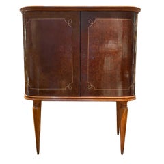 Moderne Barelemente aus der Jahrhundertmitte