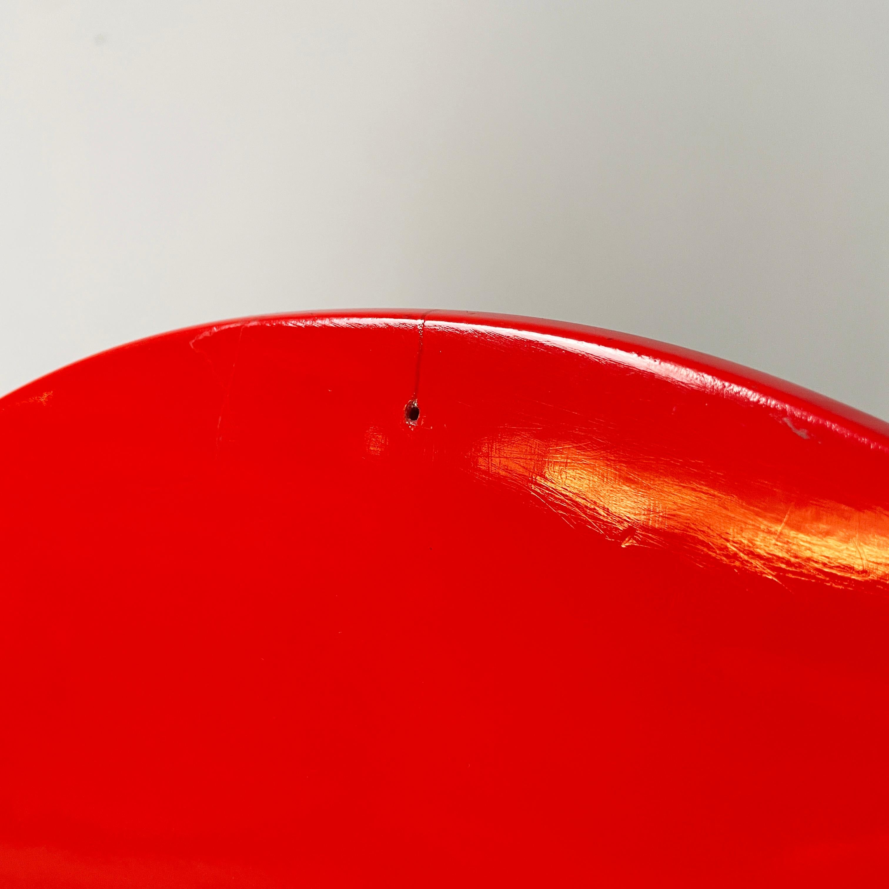 Sgabelli da bar moderni italiani in legno e metallo rosso, anni '80 in vendita 1