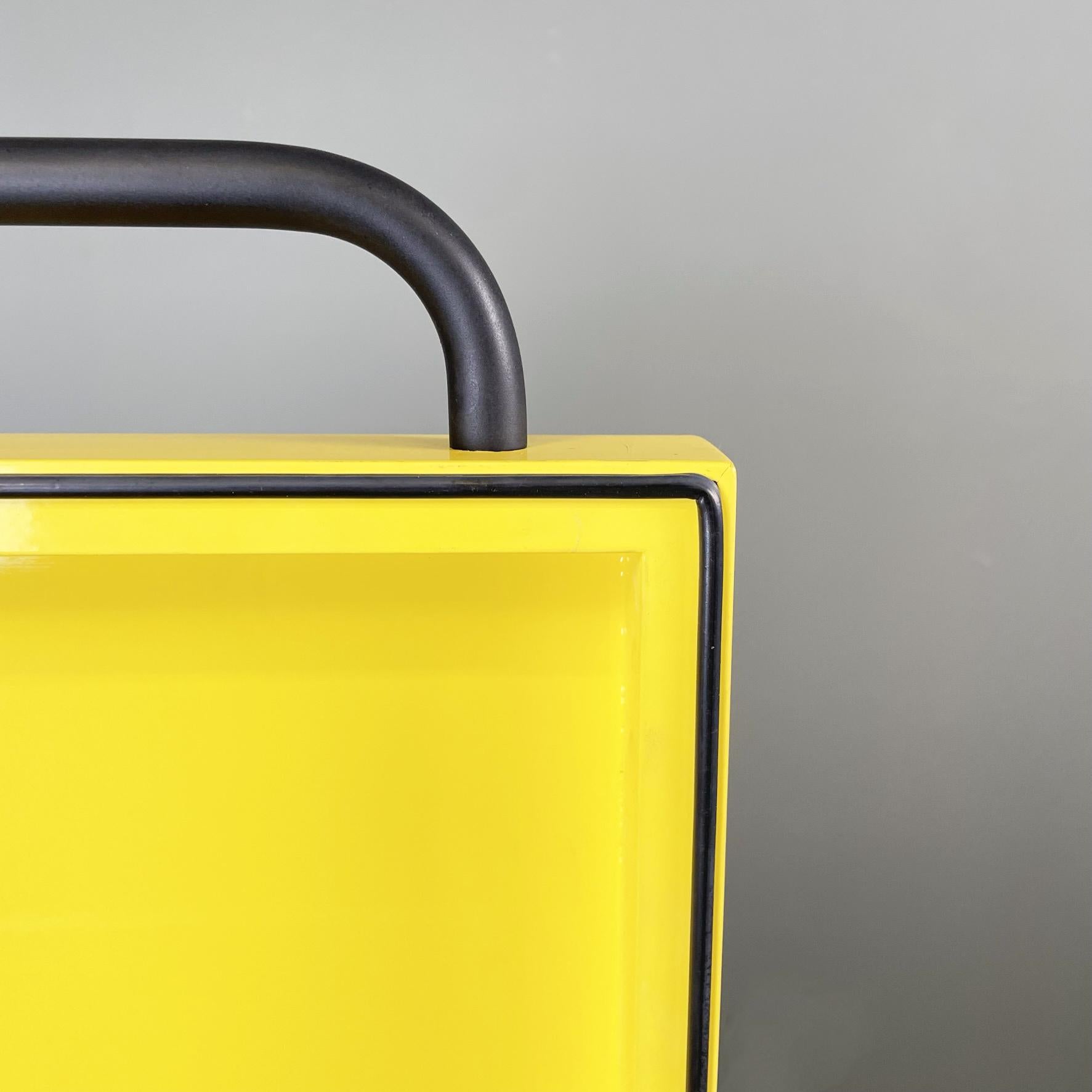Contenedor Cesto Moderno Italiano en Gris Amarillo Madera Negro Metal por Robots, años 90 en venta 5