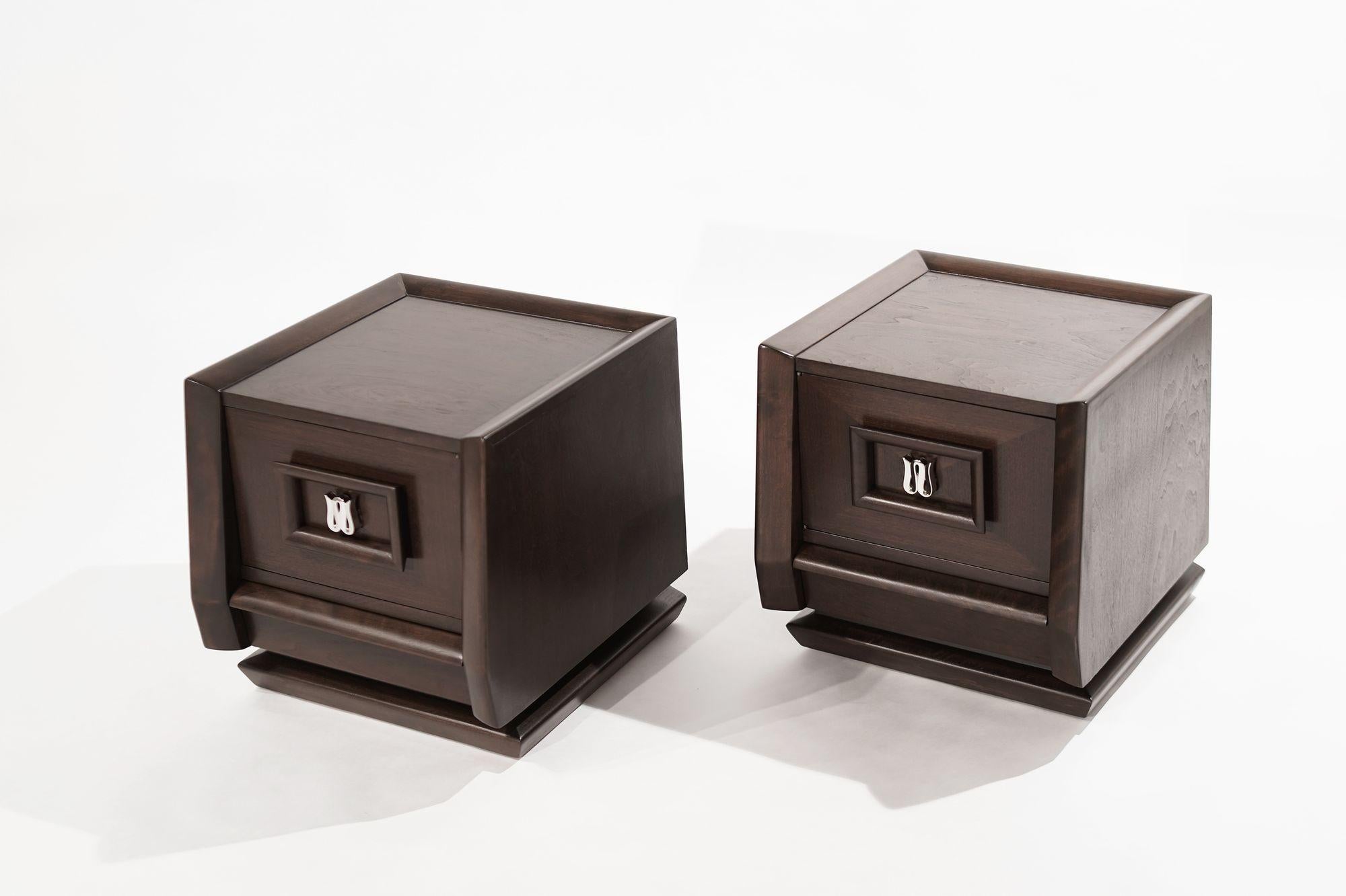 Italian Modern Bedside Tables in Walnut, 1950s In Excellent Condition For Sale In Westport, CT
