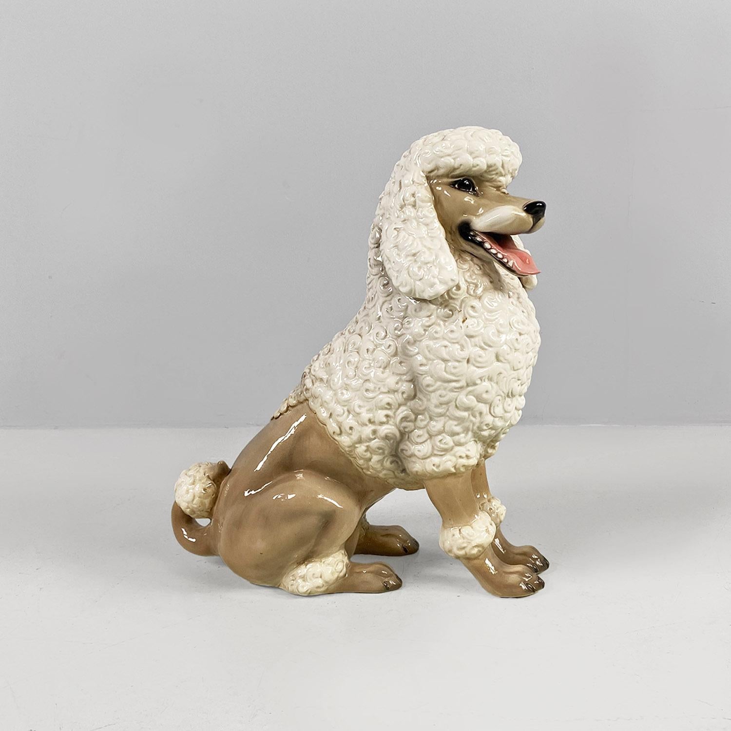 Moderne italienische Skulptur eines Pudels aus beige und weißer Keramik von Ronzan, 1970er Jahre im Zustand „Gut“ im Angebot in MIlano, IT