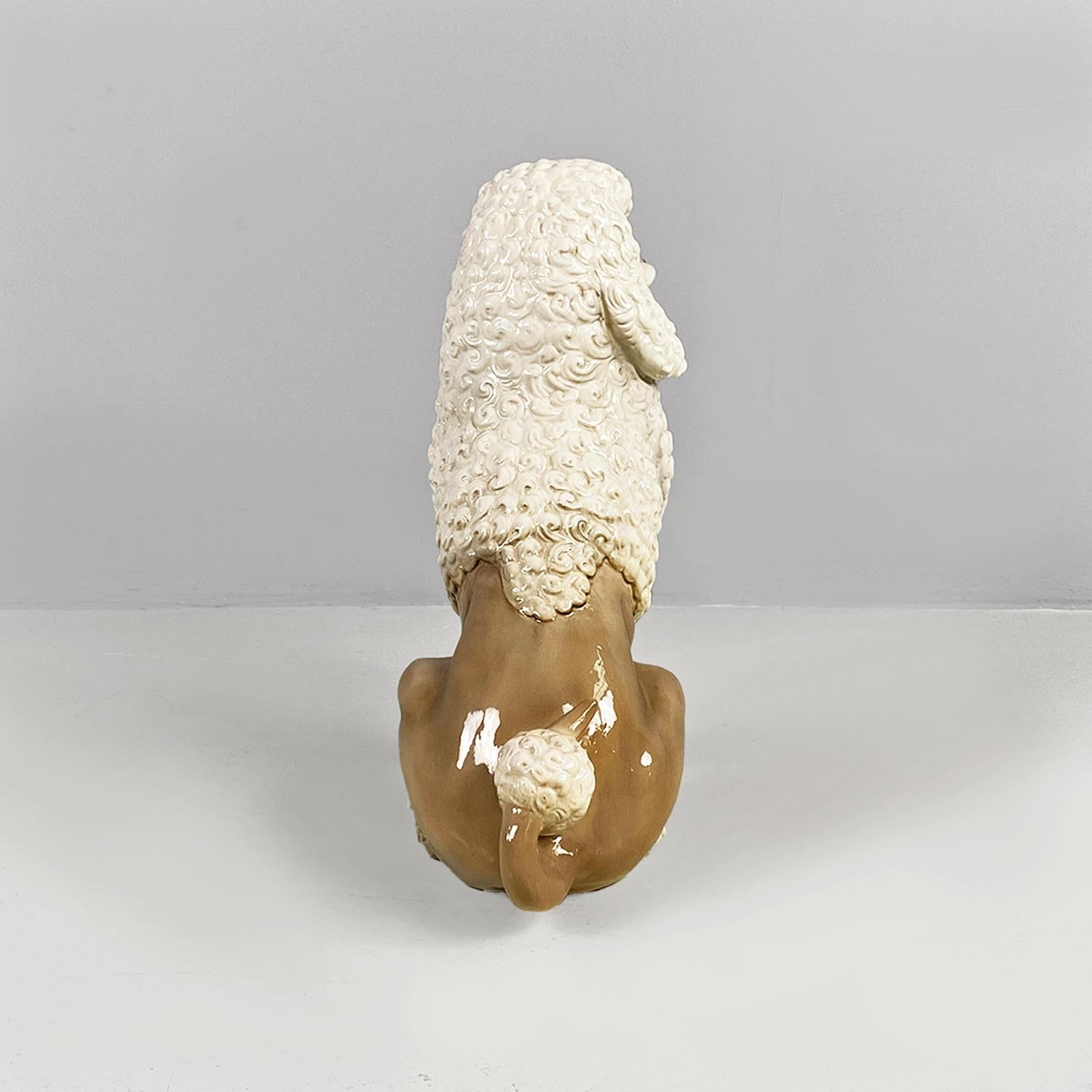 Moderne italienische Skulptur eines Pudels aus beige und weißer Keramik von Ronzan, 1970er Jahre im Angebot 1