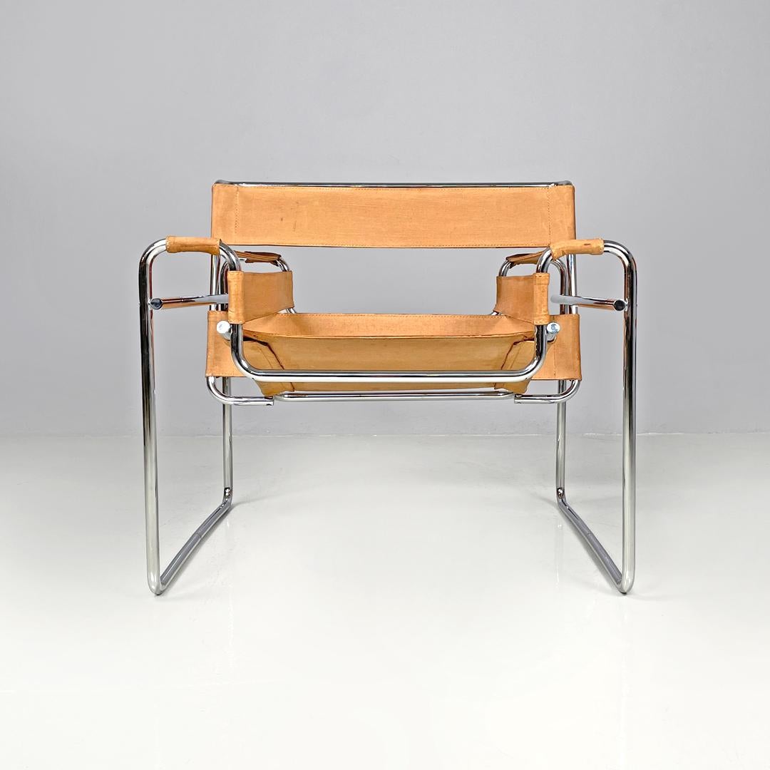 Moderner italienischer moderner beigefarbener Sessel Wassily oder B3 von Marcel Breuer für Gavina, 1970er Jahre
Sessel Modell Wassily oder B3, mit verchromtem Stahlrohrgestell. Der Sitz, die Armlehnen und die Rückenlehne sind aus beigen