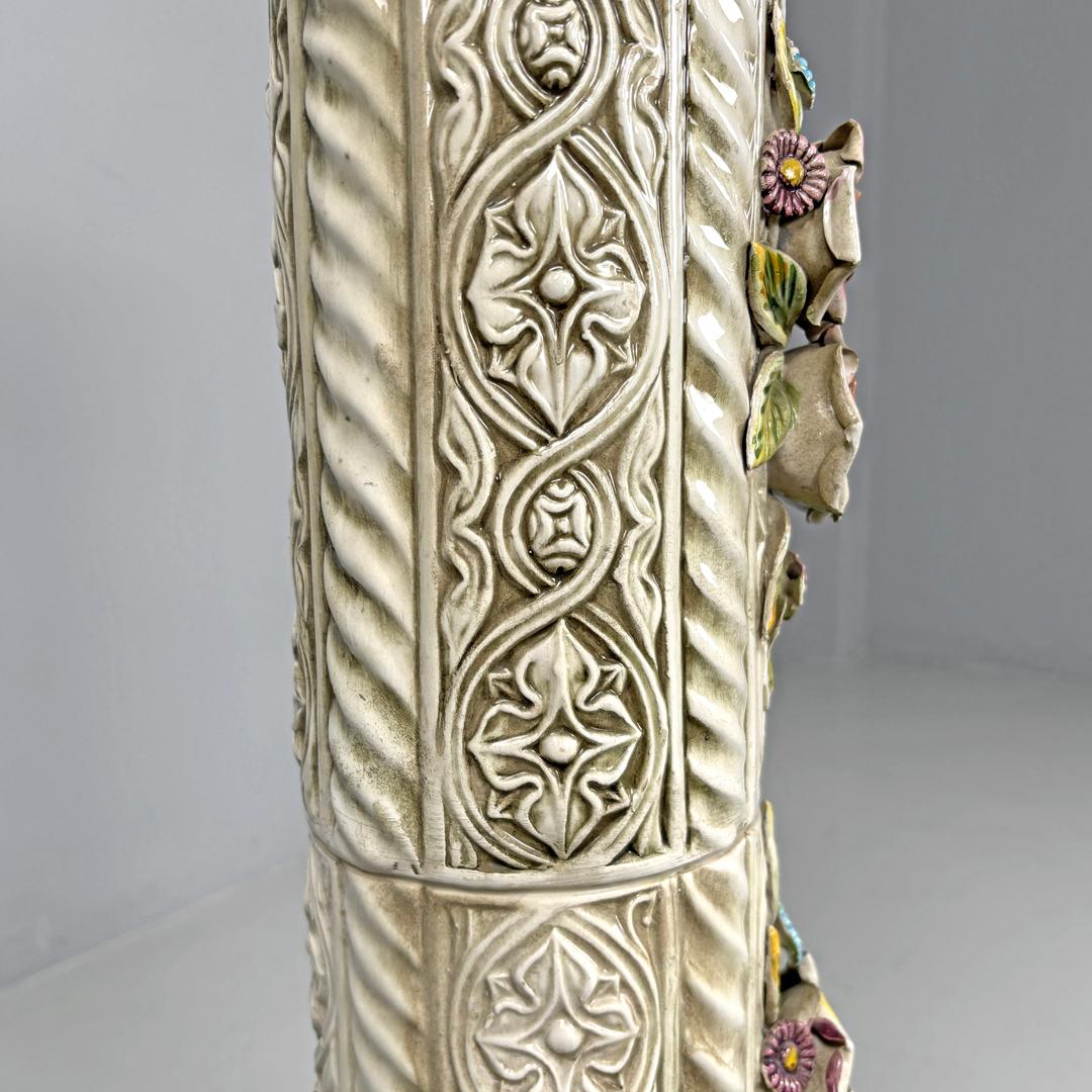 Moderner italienischer moderner Beige-Keramik-Säulensockel mit farbigen Blumen, 1970er Jahre im Angebot 8