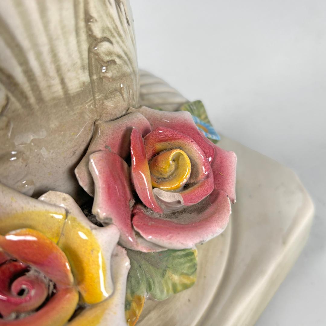 Moderner italienischer moderner Beige-Keramik-Säulensockel mit farbigen Blumen, 1970er Jahre im Angebot 13