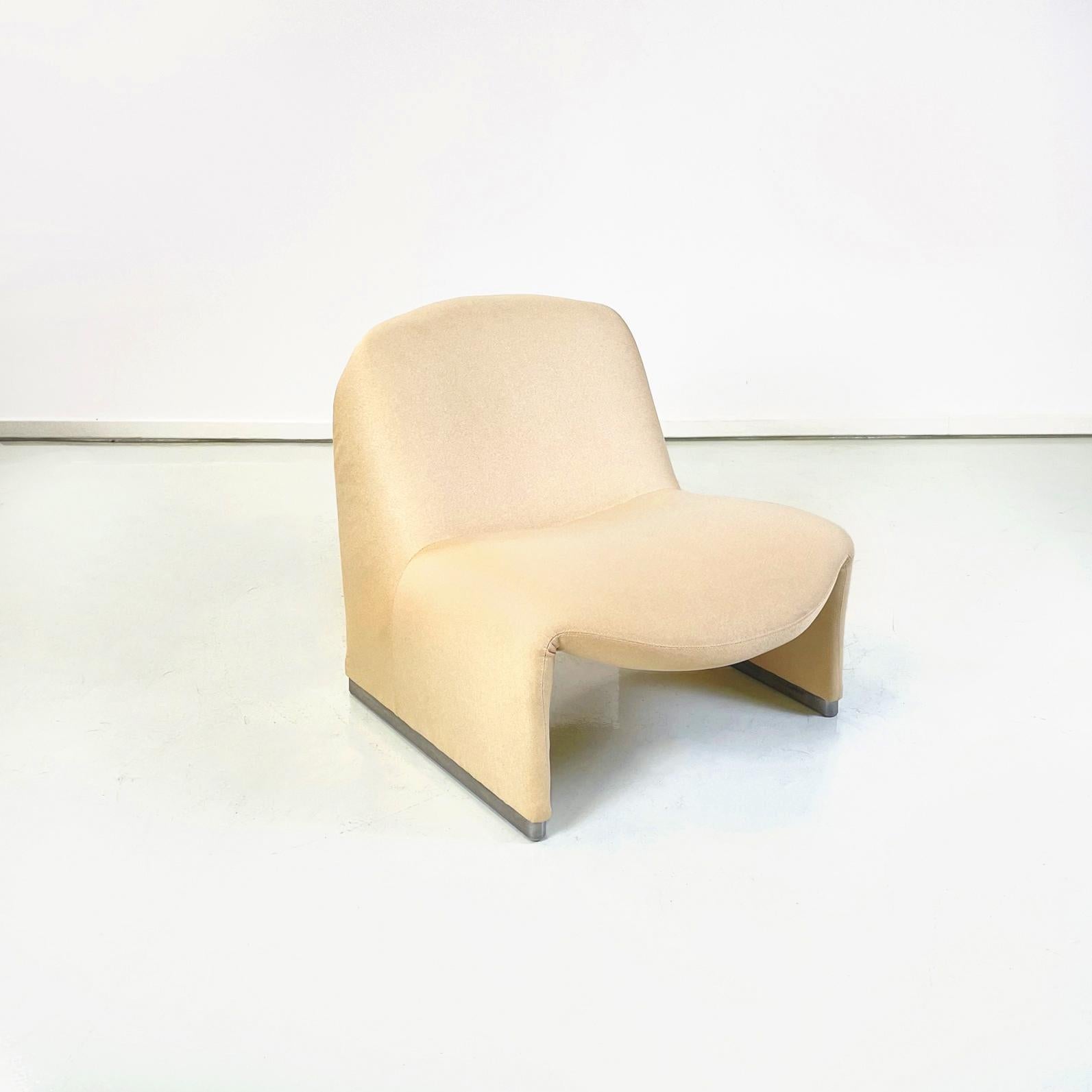 Italian modern Beige chairs mod. Alky by Giancarlo Piretti for Anonima Castelli, 1970s
Fantastic pair of armchairs mod. Alky fully padded and covered in beige fabric. The two legs have metal feet.
Produced by Anonima Castelli in 1970s and designed