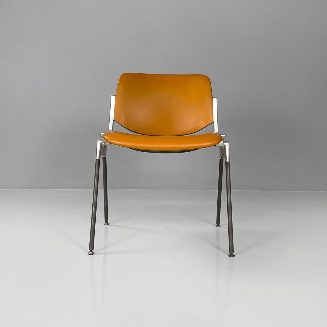Italian modern beige chairs DSC by Giancarlo Piretti for Anonima Castelli, 1970s In Fair Condition For Sale In MIlano, IT
