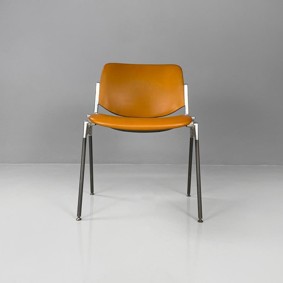 Italiano Sedie moderne italiane beige DSC di Giancarlo Piretti per Anonima Castelli, anni '70