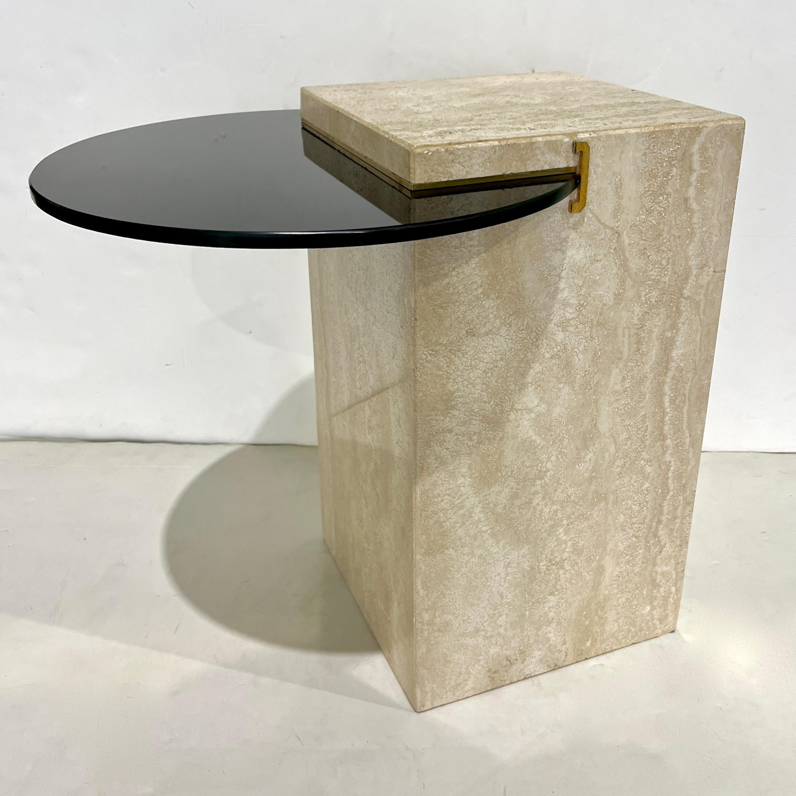 Mesa Auxiliar Moderna Italiana Travertino Beige Vidrio Negro Latón Geométrico Orgánico Moderno orgánico en venta