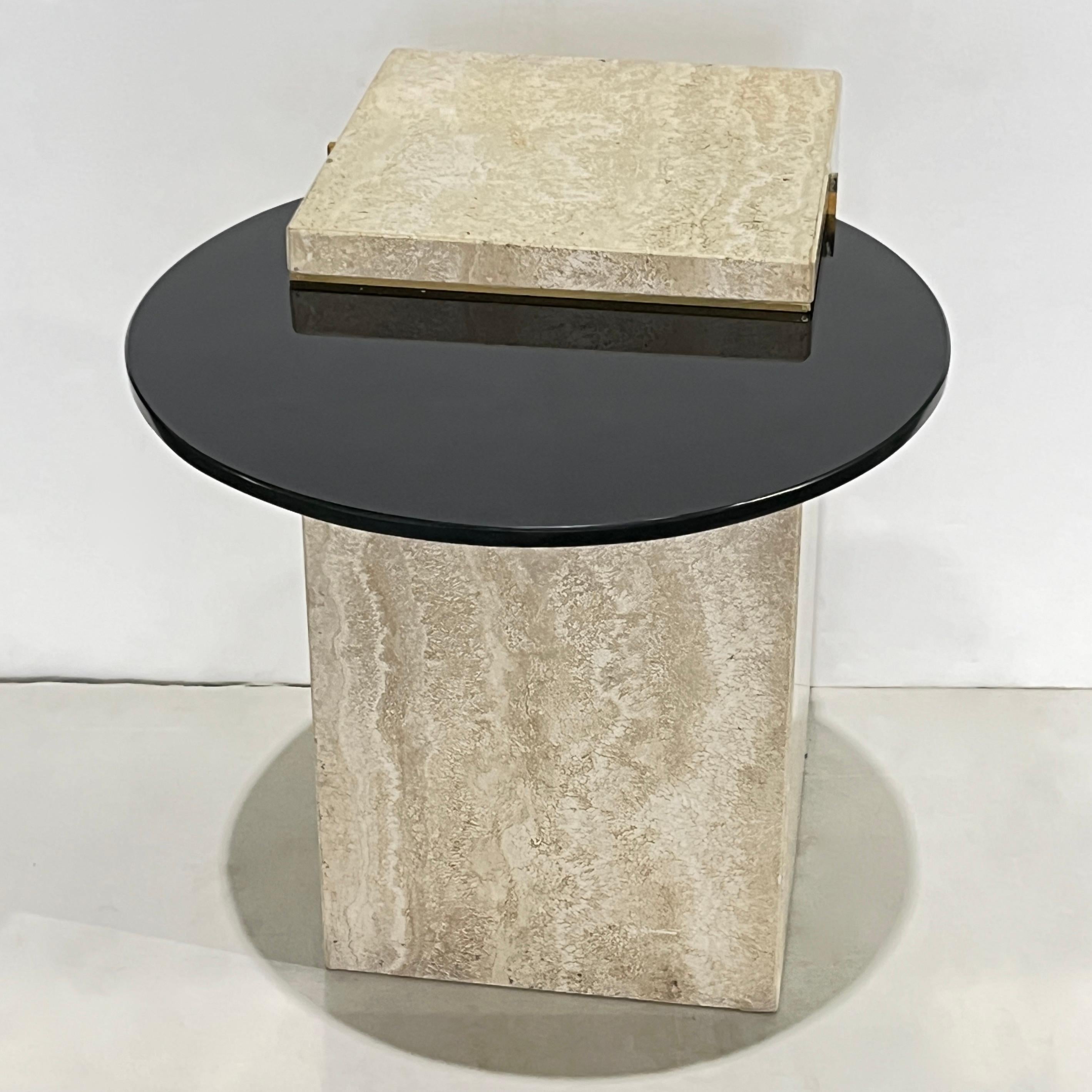 Mesa Auxiliar Moderna Italiana Travertino Beige Vidrio Negro Latón Geométrico Orgánico Italiano en venta