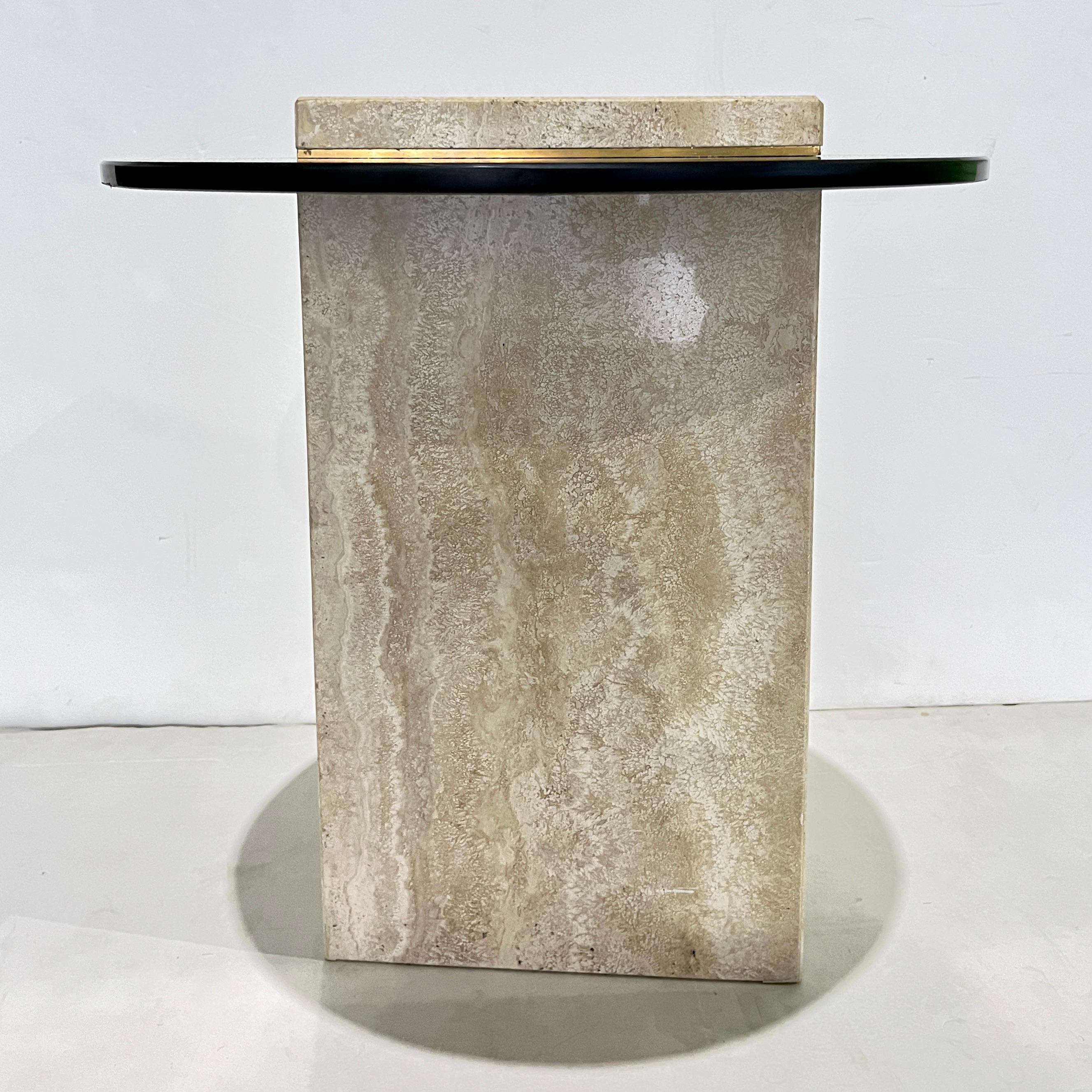 Mesa Auxiliar Moderna Italiana Travertino Beige Vidrio Negro Latón Geométrico Orgánico Hecho a mano en venta