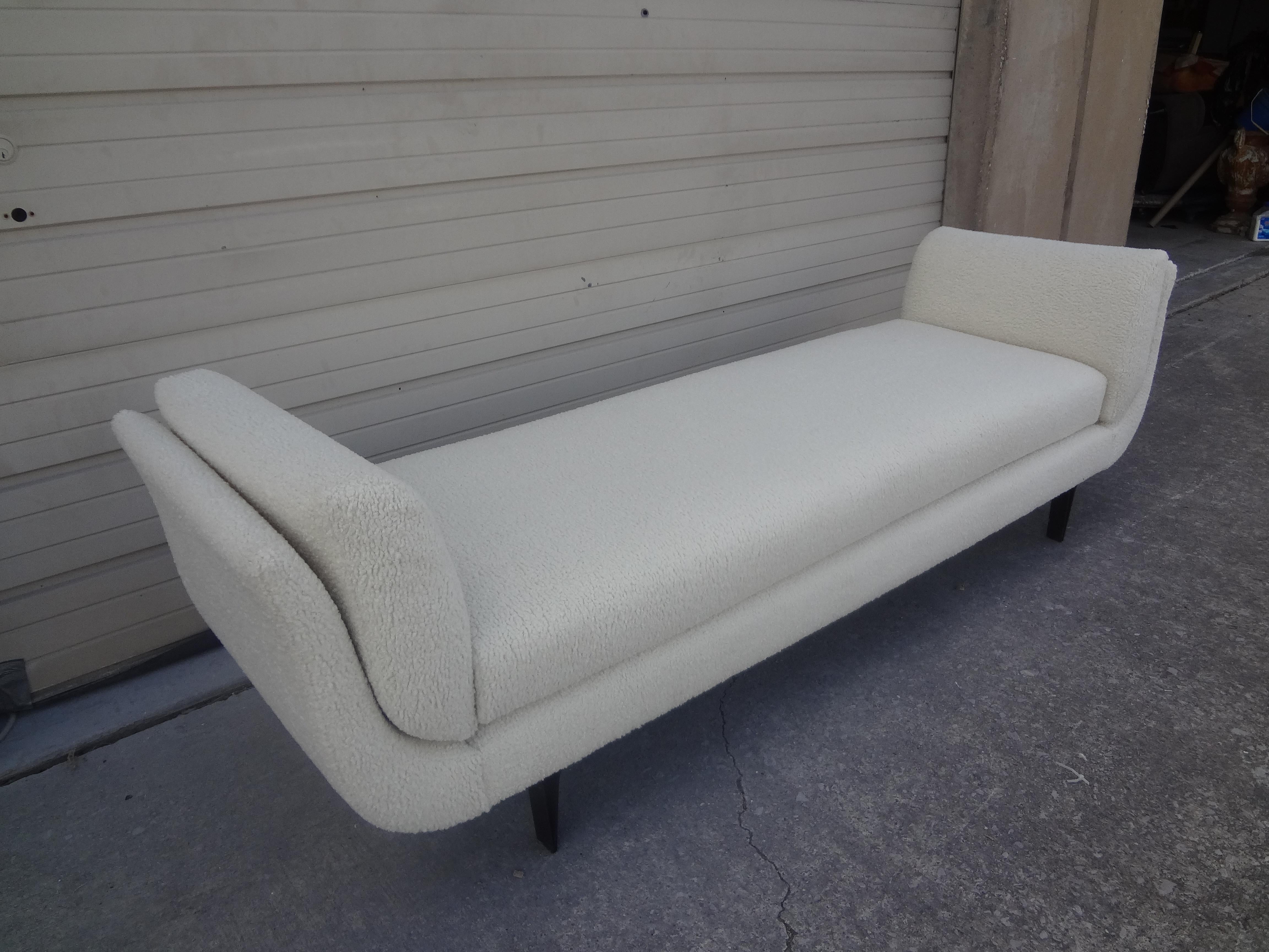 Italian Modern Daybed or Bench Attributed to Osvaldo Borsani In Good Condition In Houston, TX