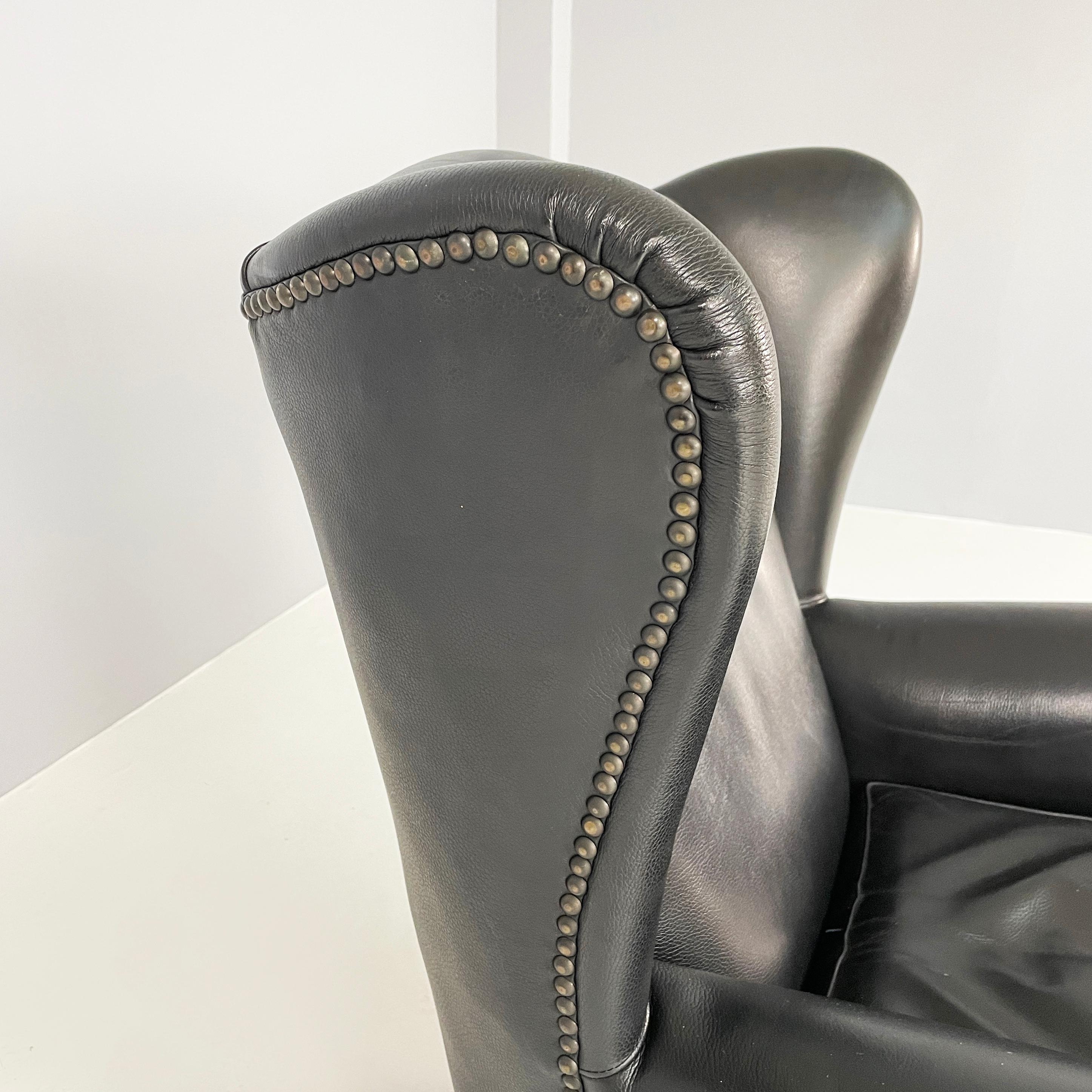 Italian modern Bergere Armchair in black leather and wood, 1970s For Sale 4