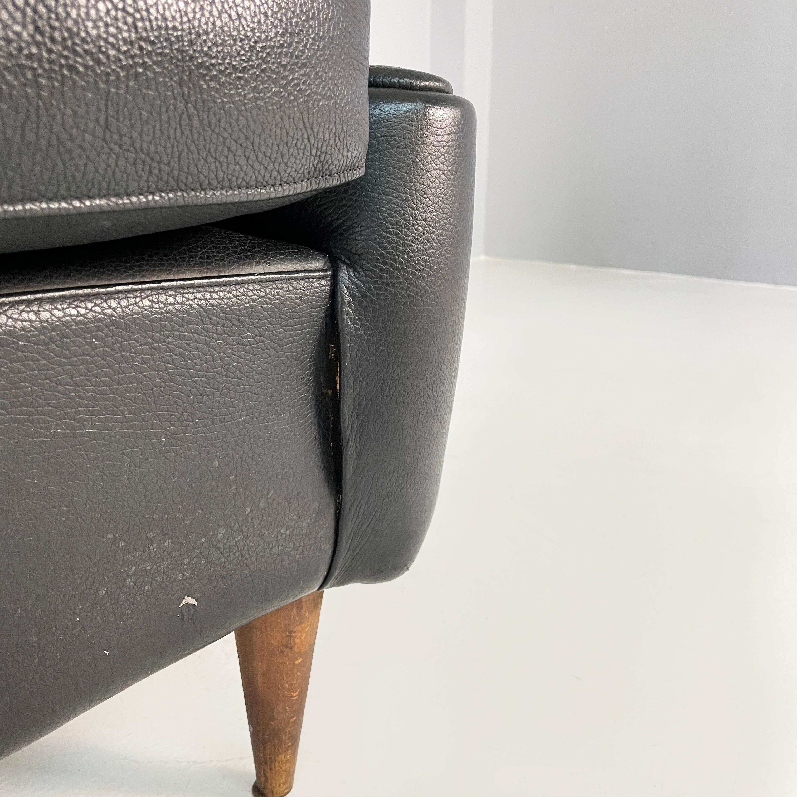 Italian modern Bergere Armchair in black leather and wood, 1970s For Sale 7