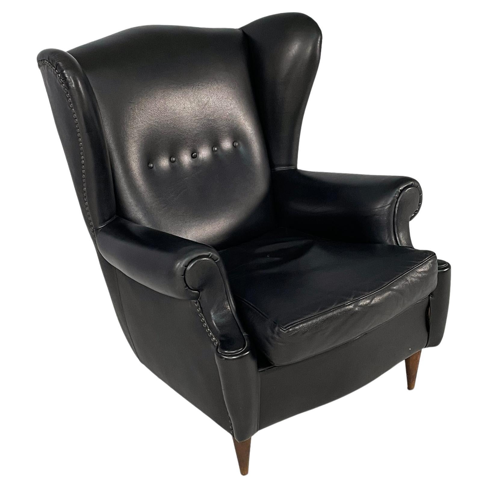Italian modern Bergere Armchair in black leather and wood, 1970s For Sale