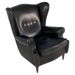 Fauteuil Bergère moderne italien en cuir noir et bois, 1970