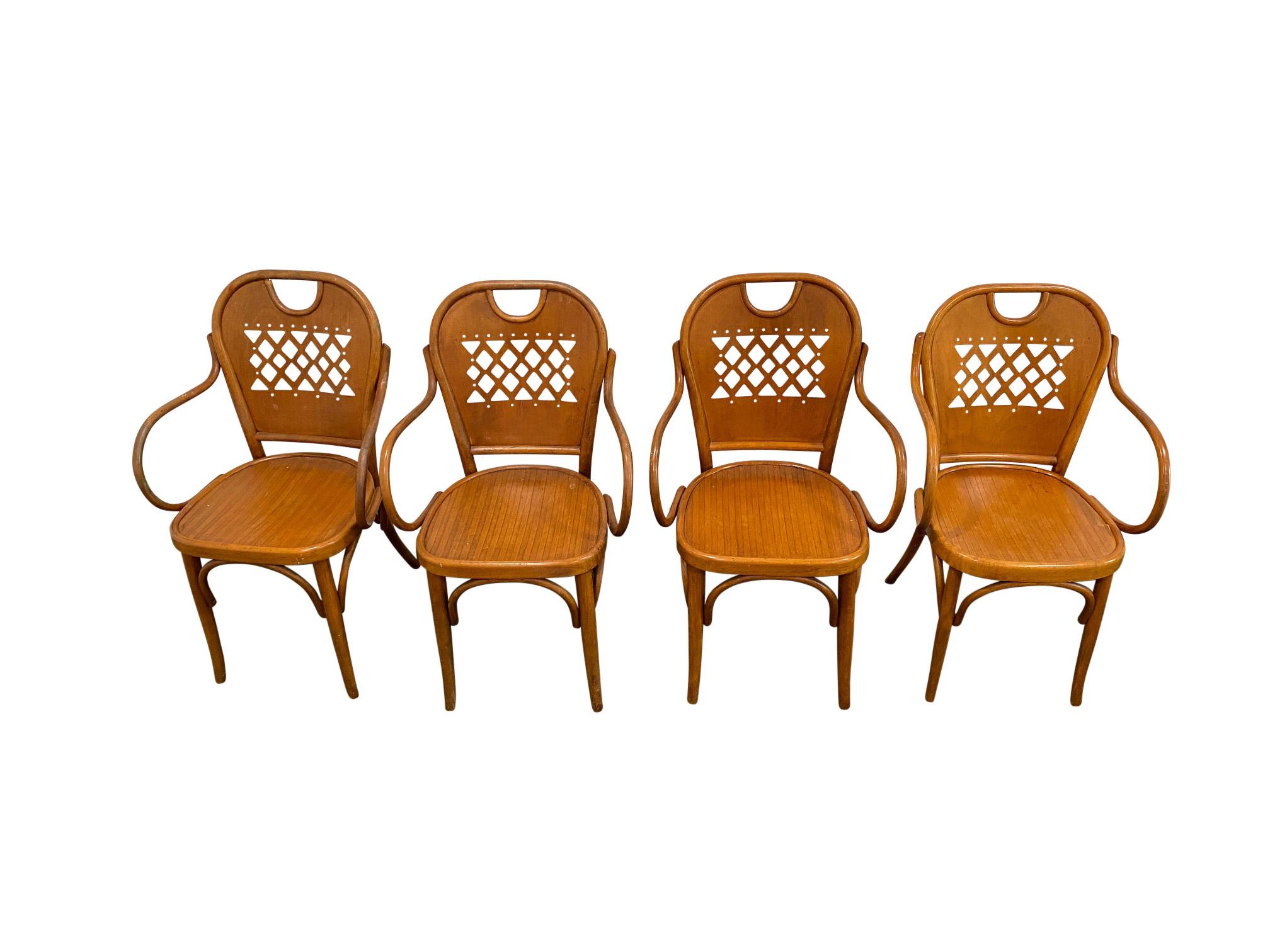 Italian Modern Bistro Dining Chairs 'Set 4', Bentwood, 1940s Thonet Style Wood In Good Condition In West Palm Beach, FL