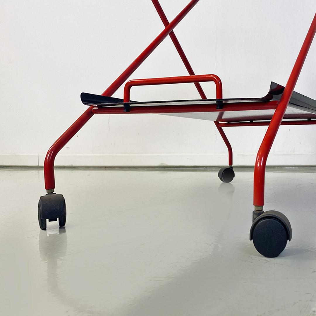 Italian modern black and red metal food trolley on wheels, 1980s In Good Condition For Sale In MIlano, IT