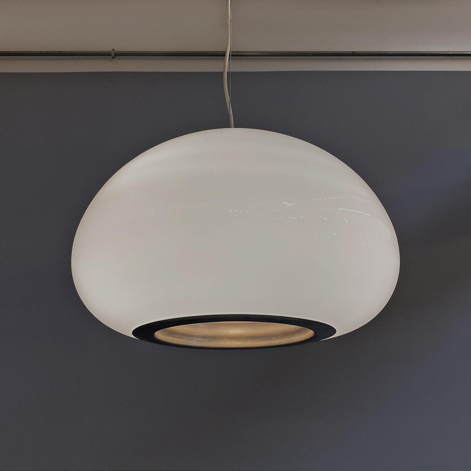 Moderner italienischer schwarz-weißer Kronleuchter der Gebrüder Castiglioni, Flos 1965 im Angebot 7